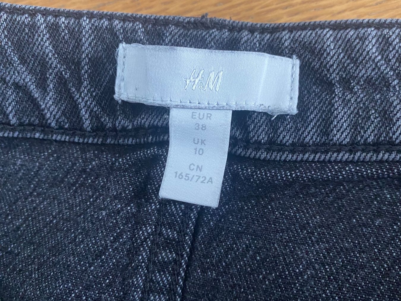 H&M Jeans: schwarze Denim Jeans Gr. 38 – Usato da Riedholz venduto da lenibeni03 5