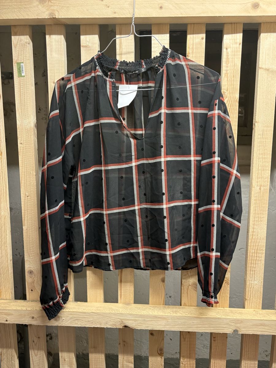 Lotti di vestiti: Kleiderpaket Oberteile M - ZARA MASSIMO DUTTI – Usato da Zürich venduto da chloe26 4