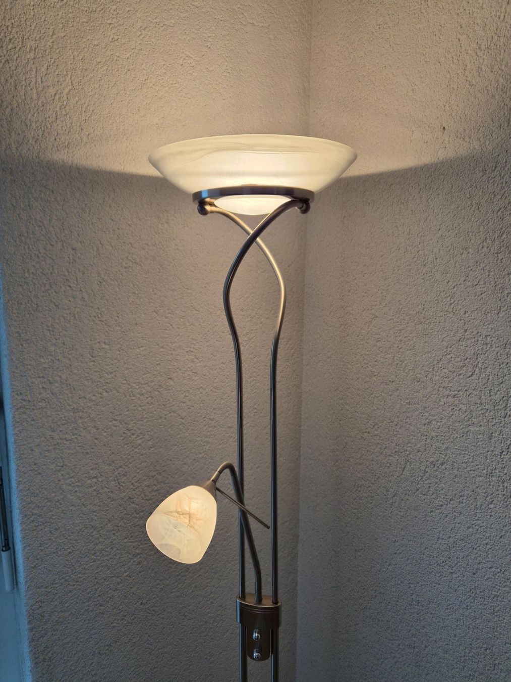 Lampen: Stehlampe mit Leselampe – Gebraucht aus Kloten von soat 1