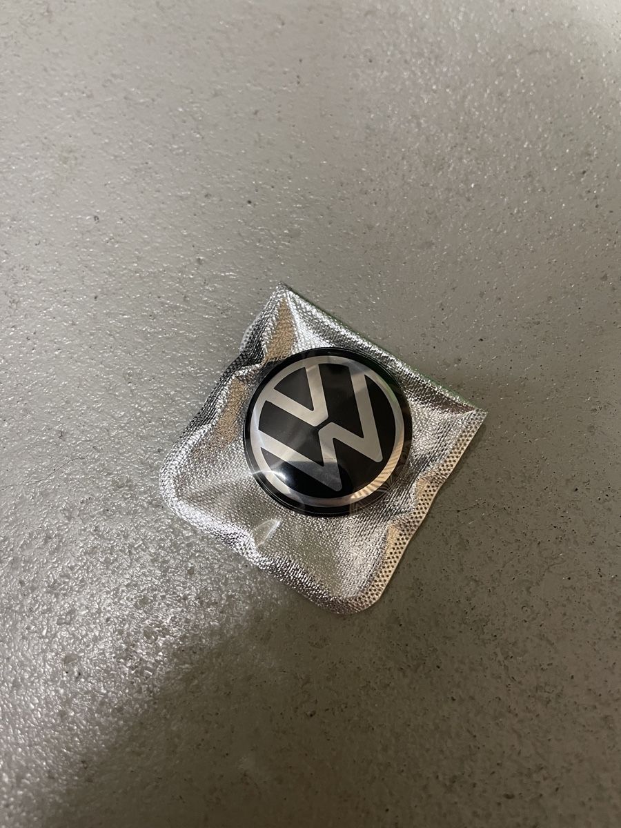 Volkswagen Tutti pezzi di ricambio auto: Radnabendeckel-Logoaufkleber – Nuovo (secondo la descrizione) da Luzern venduto da Prof.Farnsworth