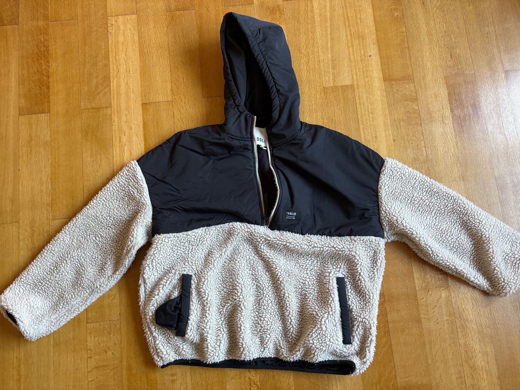 Pullover & Sweatshirts: Insolito Hoodie / Pullover – Gebraucht aus Zürich von MiboBibo4