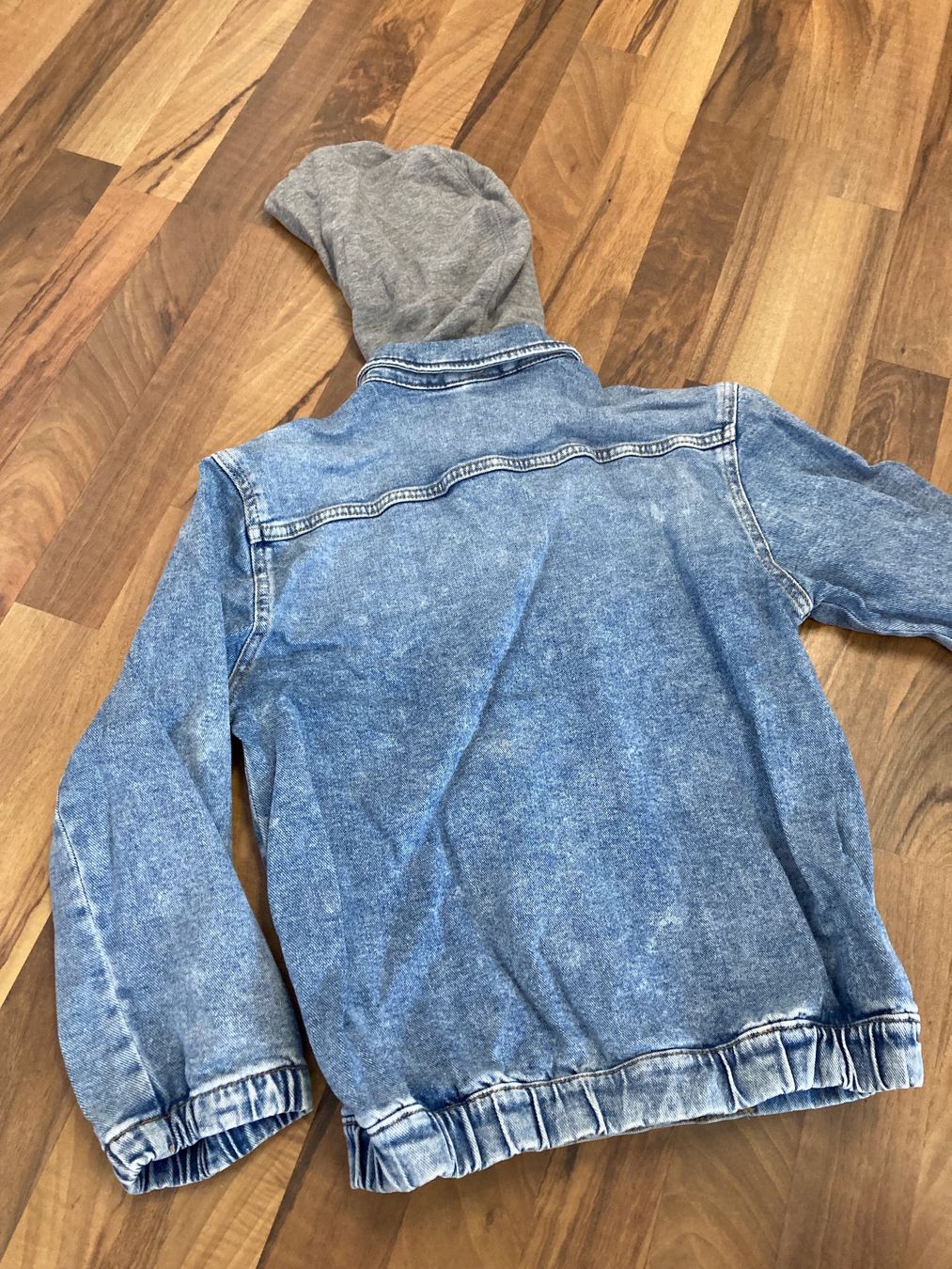 H&M Pantaloni: Jeans-Jacke Knaben, H&M, 140 – Usato da Schötz venduto da Jekyll666 4