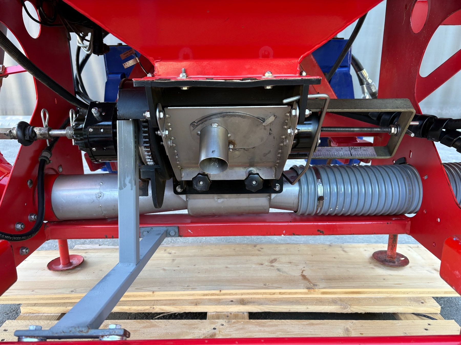 Tutte le macchine: Frontank Kuhn – Usato da Rizenbach venduto da Farmwork 6