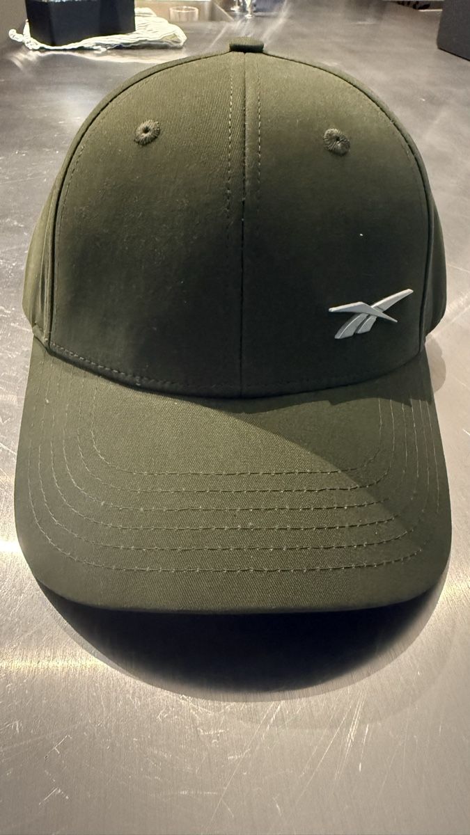 Reebok Chapeaux, bonnets & casquettes: Schildkappe Reebok NEU – Neuf avec emballage d'origine à Zürich par car_9vrr