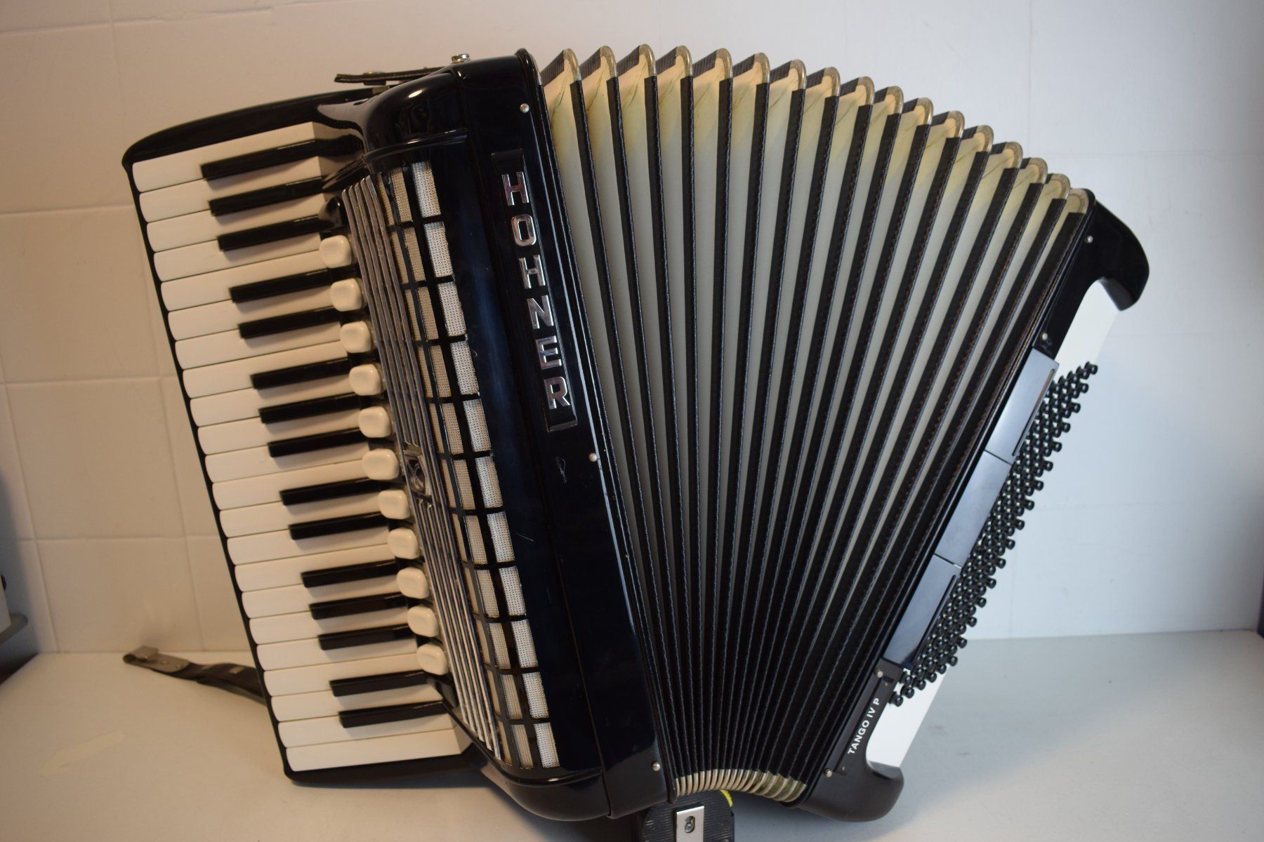Hohner Strumenti musicali: Akkordeon chromatisch Hohner Tango IV P – Usato da Zürich venduto da baumusik 5