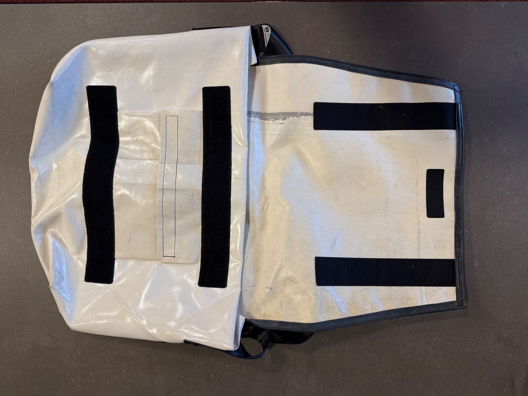 Freitag Sacs: FREITAG Tasche weiss, hellgrau und anthrazit – D'occasion à Rheineck par AdamGerald 1