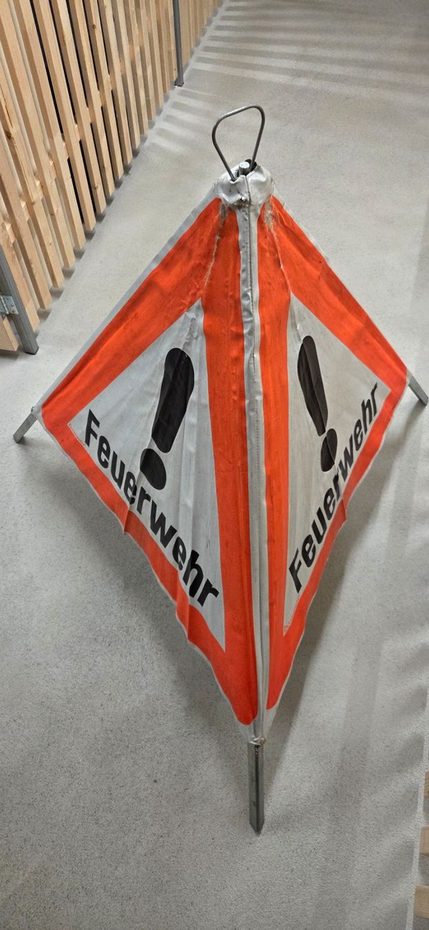 Ecriteaux: Faltsignal "Feuerwehr" – D'occasion à Einsiedeln par BullBo 1