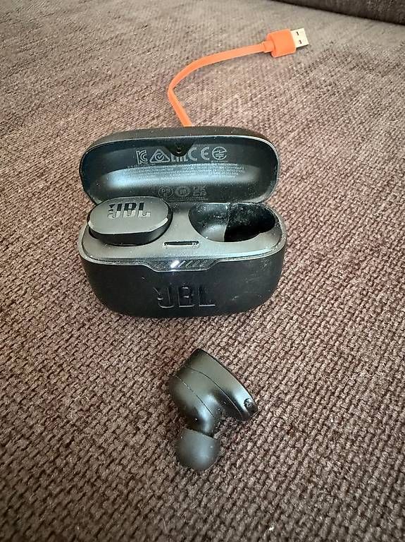 JBL Kopfhörer: JBL True Wireless Bluetooth-Kopfhörer inkl. Ladecase – Gebraucht aus Therwil von Shivacole