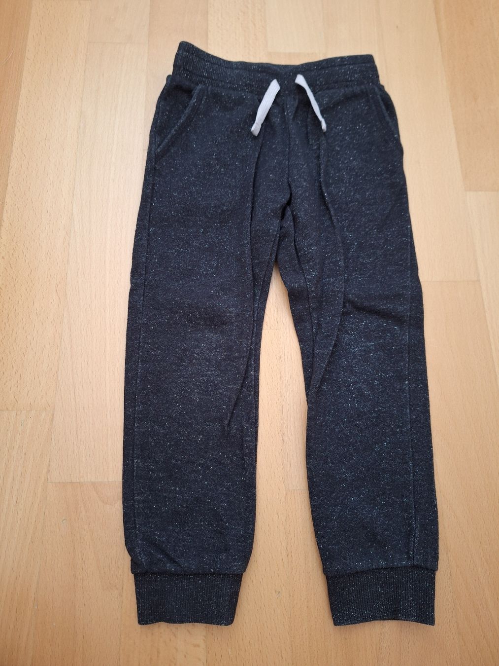 H&M Pantaloni: Trainerhose von H&M in Gr. 104 – Usato da Oberrieden venduto da man_9tm2