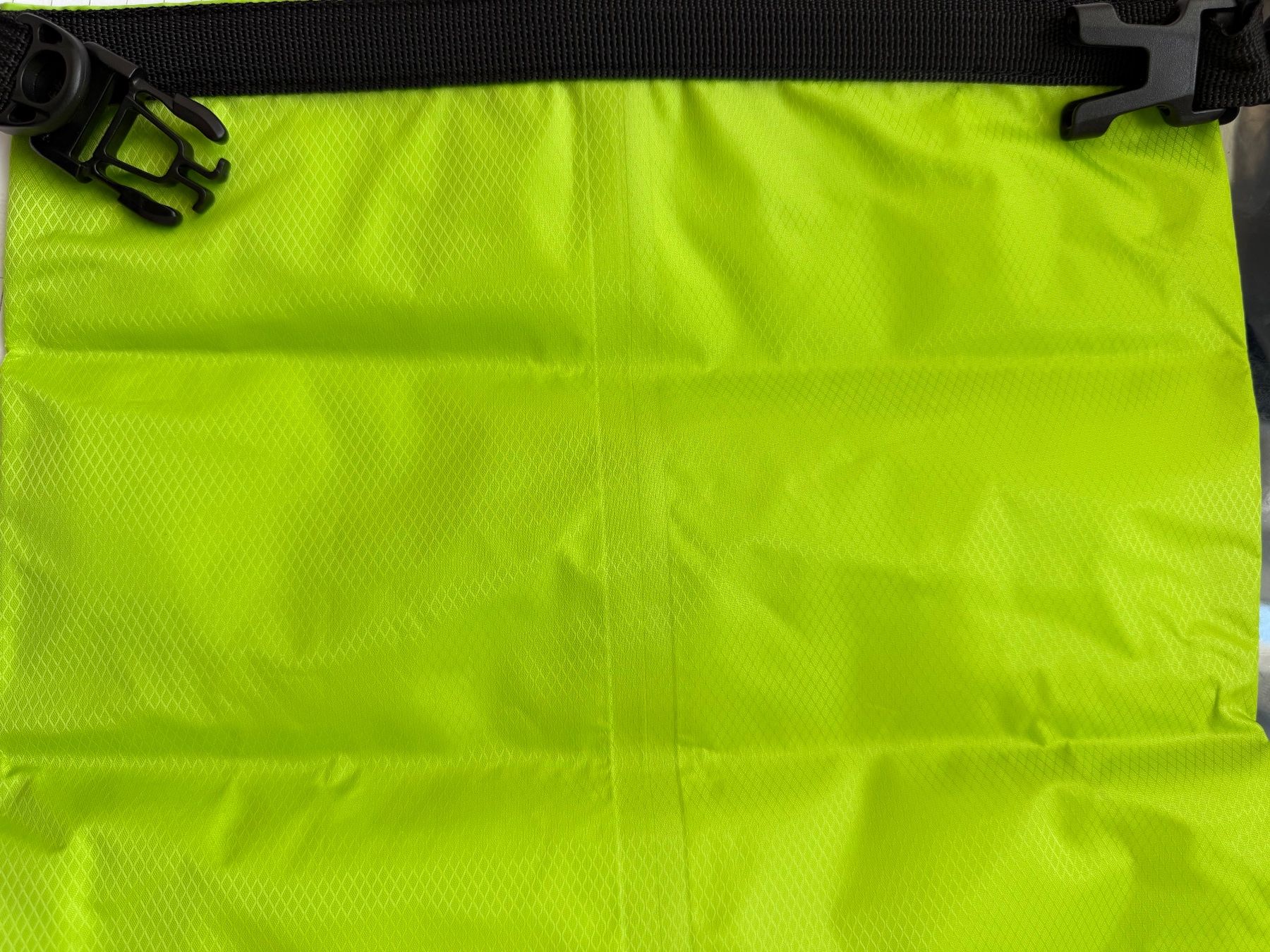 Taschen: Waterproof Bag 5l neu grün – Neu und originalverpackt aus Amriswil von JaJa-Express 1