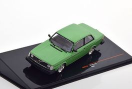 Volvo 242 Custom 1980 hellgrün / schwarz       1:43 von IXO