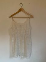 Robe d'été blanche à dentelle