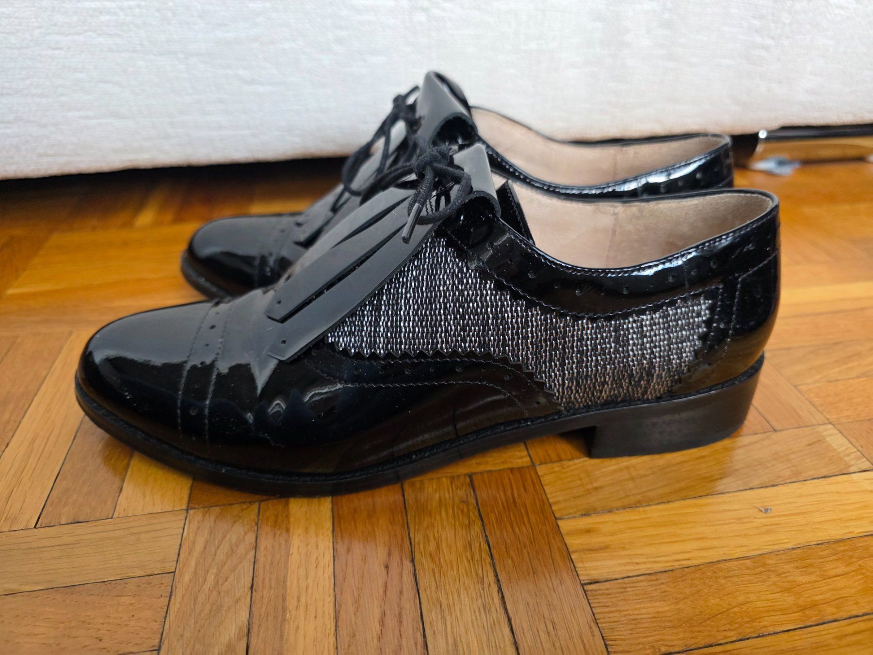 Scarpe da donna: Chaussures "Mellow yellow" noires - taille 38 – Usato da Vevey venduto da Renka2011 1