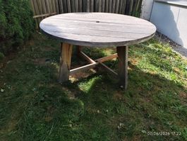 Holztisch