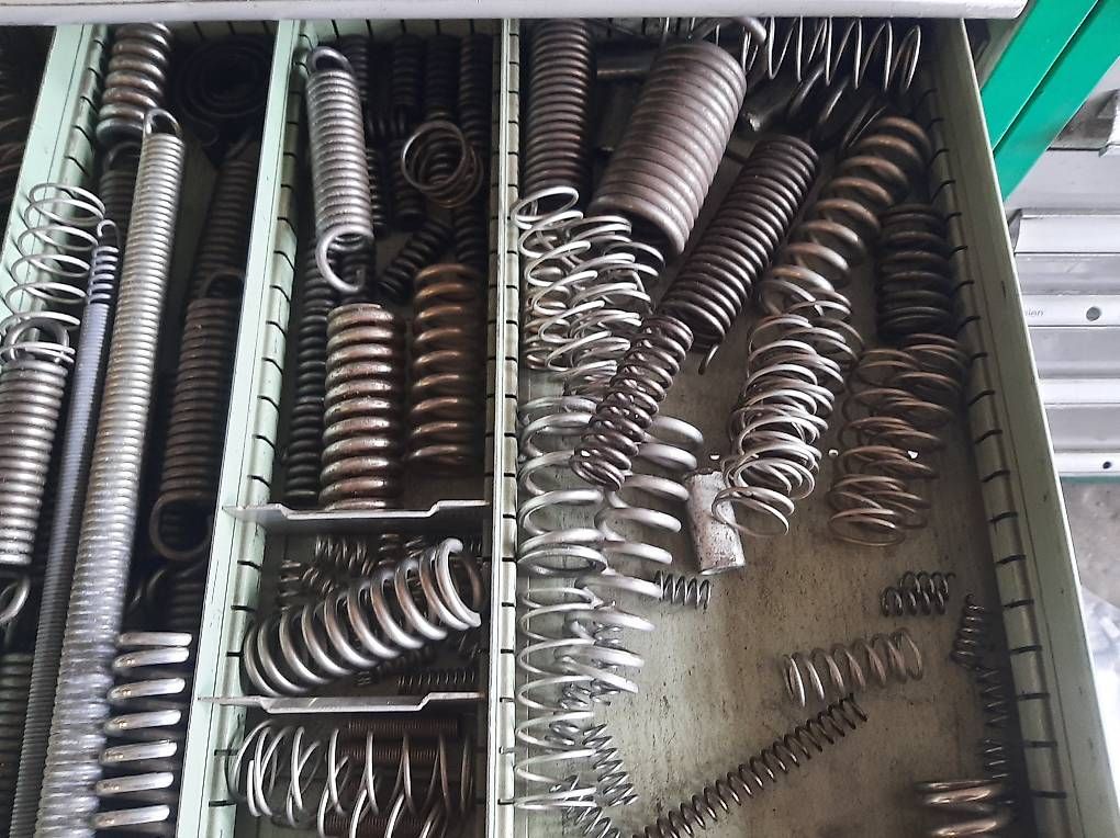 Altro per industria metallurgica: Lot div. Federn – Nuovo (secondo la descrizione) da Münsingen venduto da sttech 2