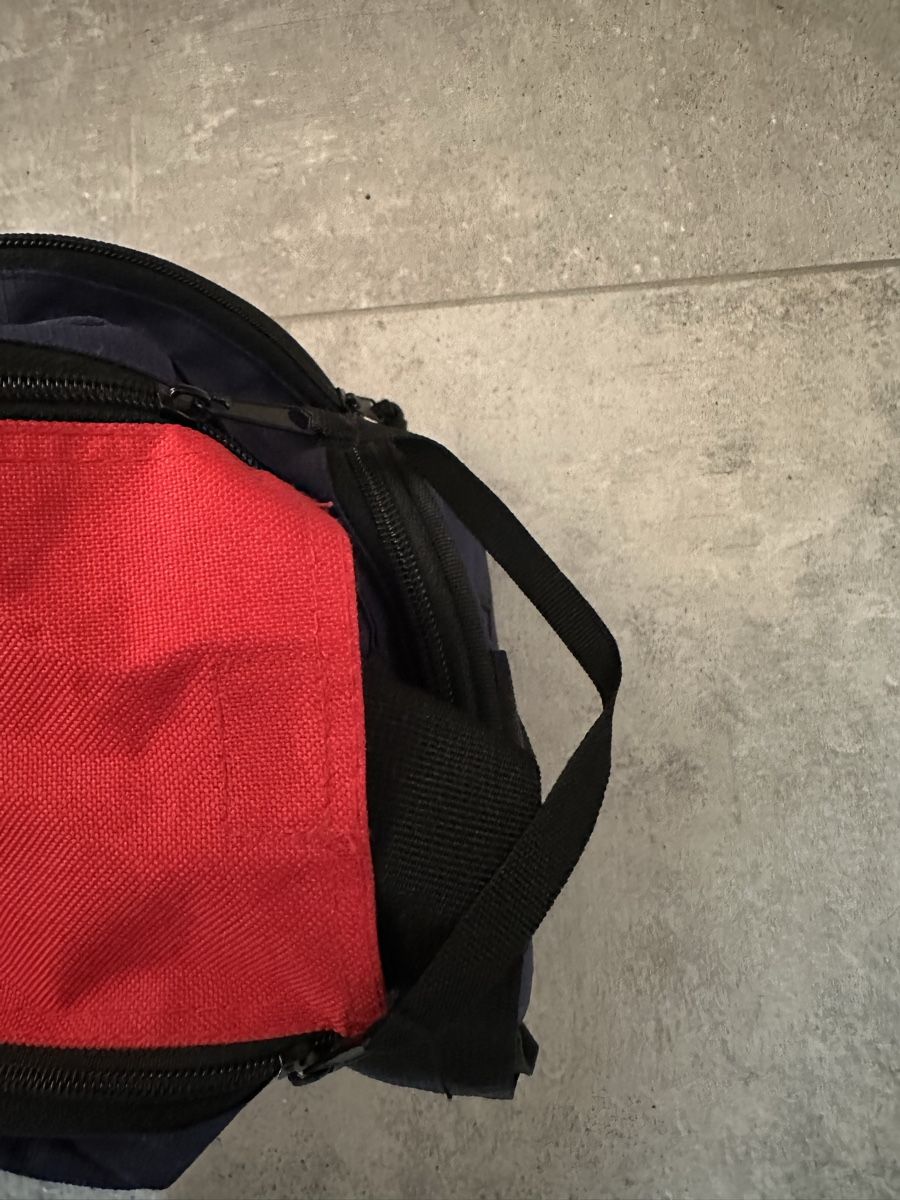 Borse: Borsa sportiva Levi's blu/rossa – Usato da Losone venduto da niv_8vwx 5