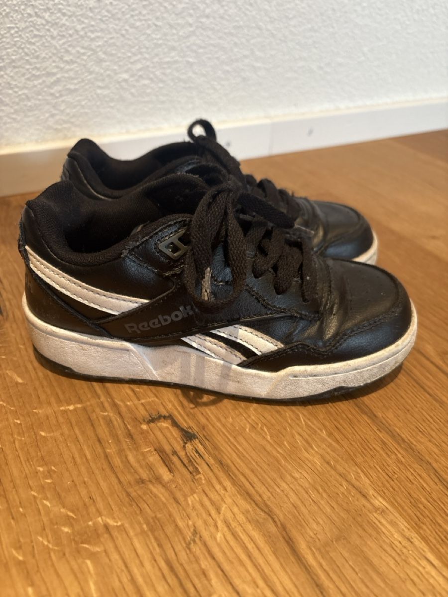 Reebok Scarpe per ragazzi: Jungen Reebok sneaker 30 18,5 cm – Usato da Birrhard venduto da kristiii