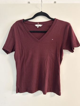 Tommy Hilfiger Bordeaux Red V-Neck Cotton T-Shirt, Size M
