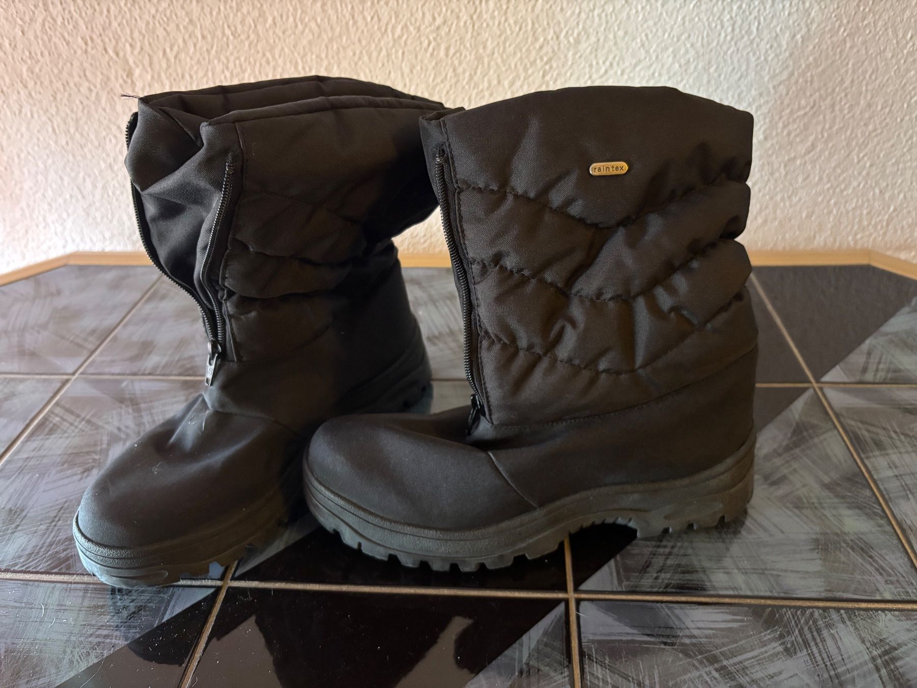 Scarpe da donna: Winterschuhe / Winterstiefel - Damen Grösse 41 – Nuovo (secondo la descrizione) da Buchs AG venduto da Roger-iO
