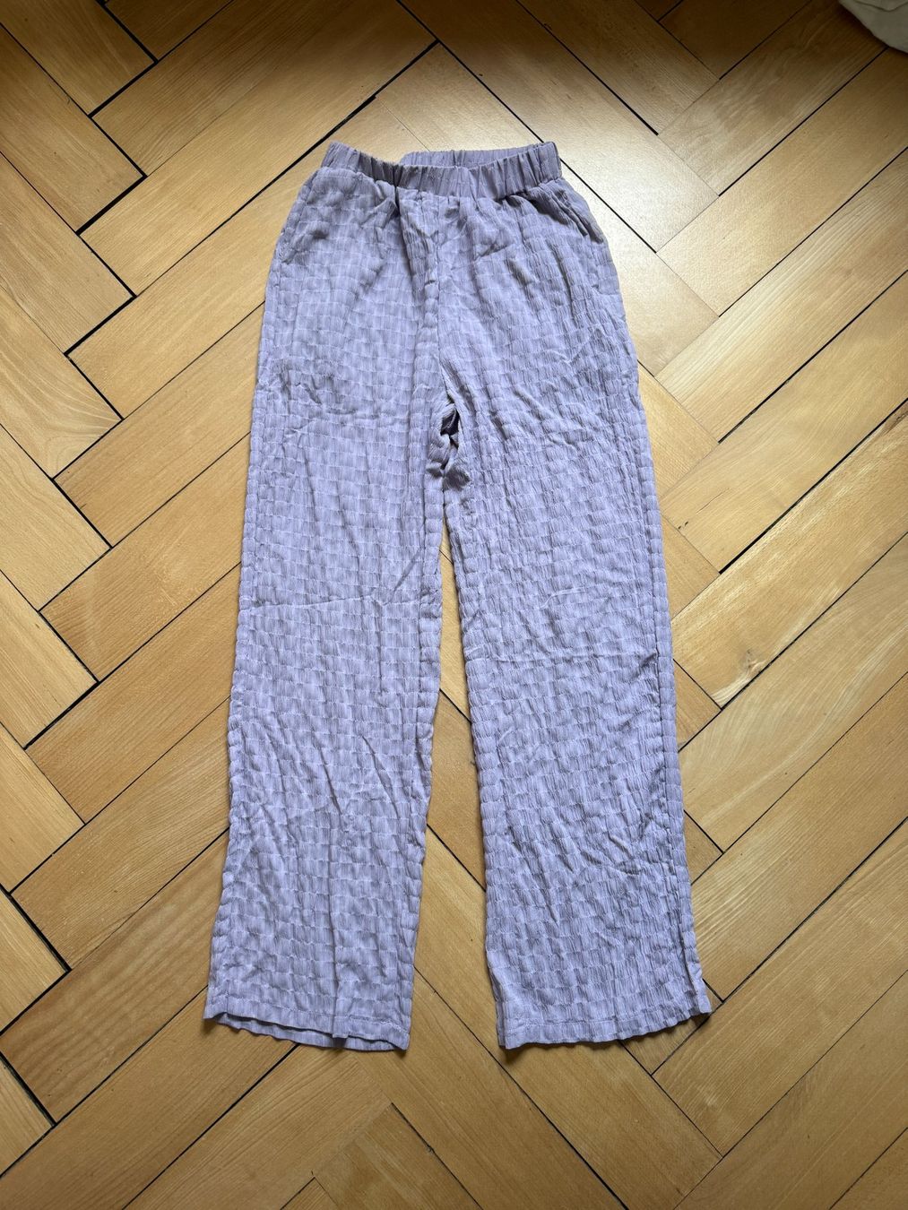 Shein Pantalons: Hose fliederfarben locker 34 – D'occasion à Zürich par Diazaio