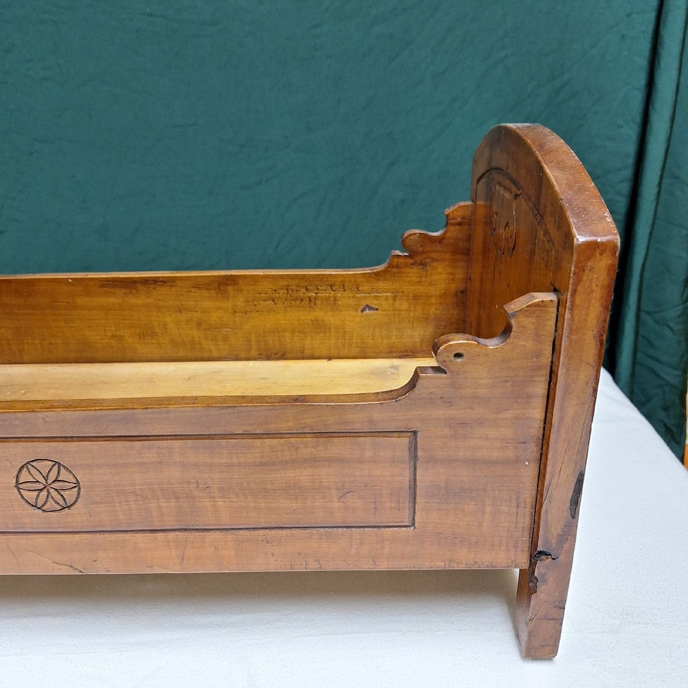 Articoli in legno: Nostalgische,  hübsche, kleine Holz Wiege – Usato da Winterthur venduto da Goldpipau 1