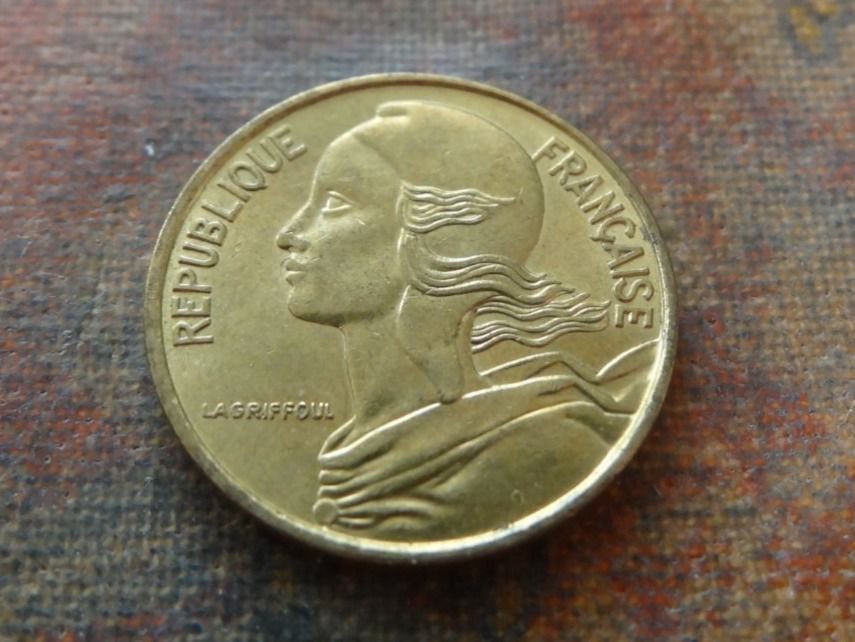Tutti le monete: FRANCE  5 Centimes  1974 – Usato da Romanel-sur-Lausanne venduto da Swift13 1