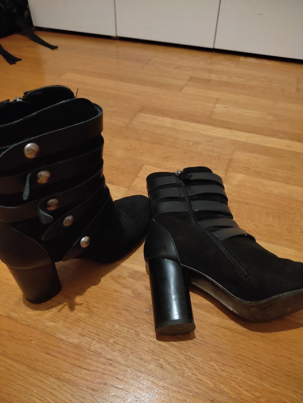Lotti di vestiti: Schwarze Stiefeletten von Mango, Gr. 37 – Usato da Greifensee venduto da veronikas1984 3