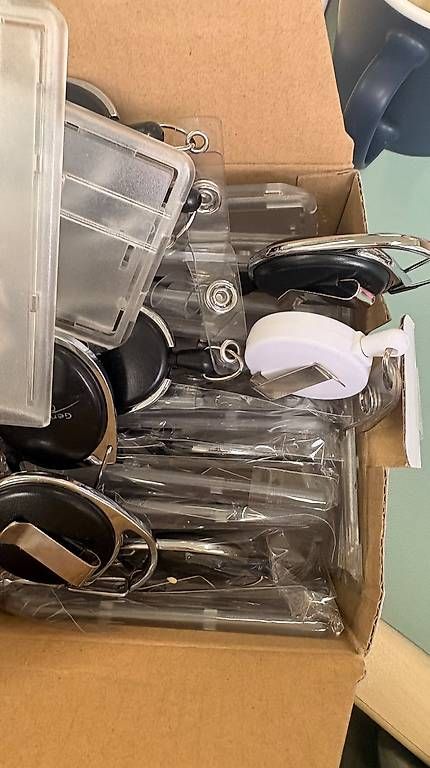 Giocattoli: Portes-cartes magnétique  – Usato da Pully venduto da carole.gosteli