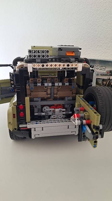 Kit di costruzioni: Lego Technic 42110 Land Rover Defender – Usato da Roggliswil venduto da Nleu 3