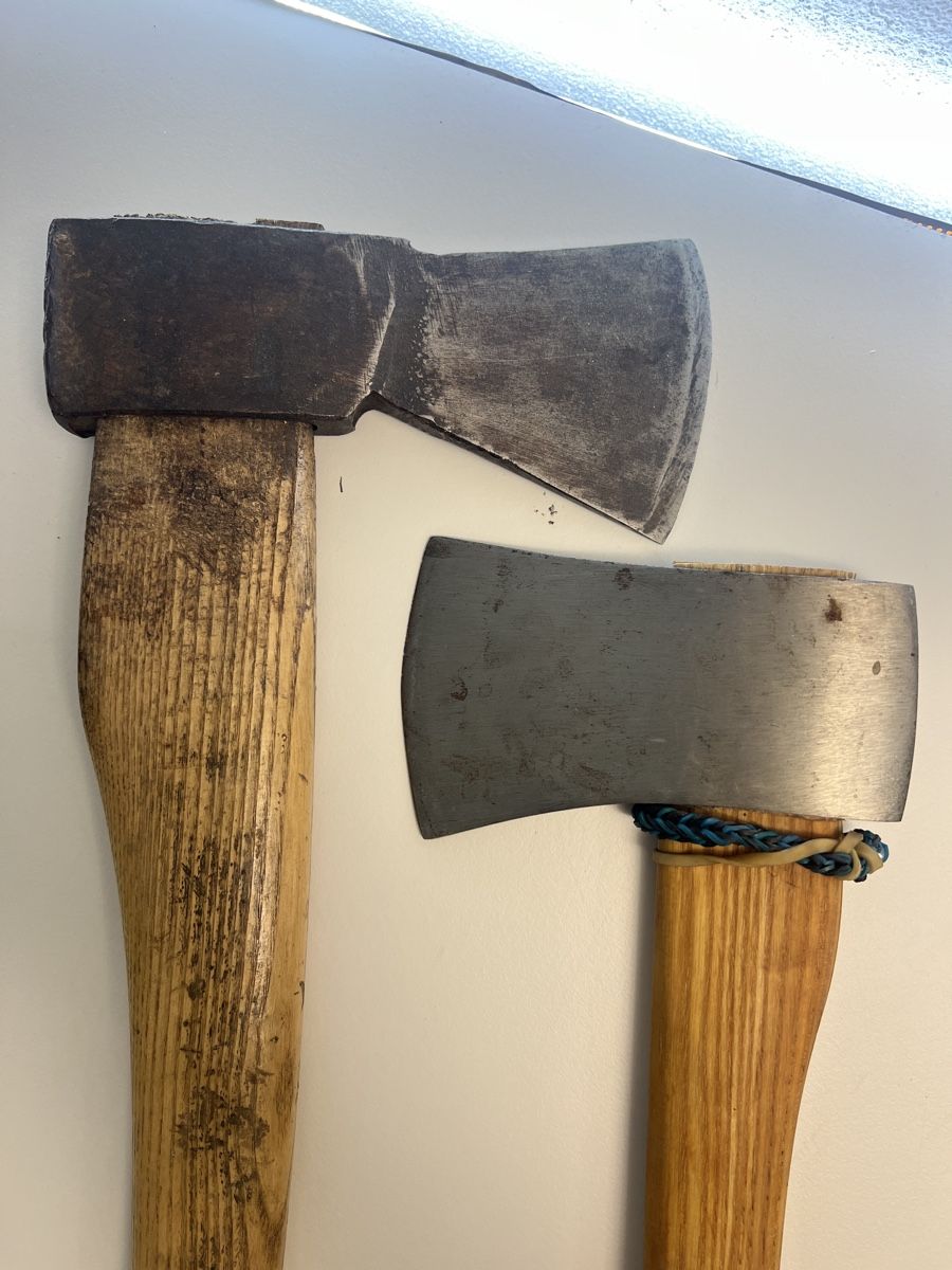 Alle Werkzeuge: Beile mit Holzstiel, 2 Stk – Gebraucht aus Rotkreuz von Migu2012 1