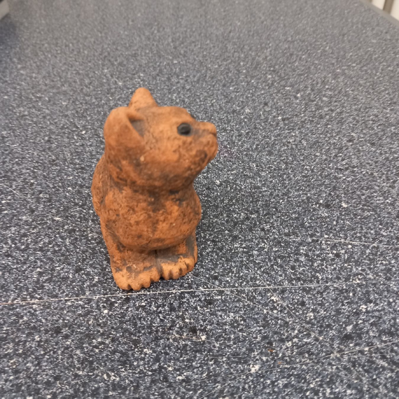 Figuren: Deko Katze aus Ton, Tierfigur für Wohnung oder Garten – Gebraucht aus Ebnat-Kappel von blazzi 1