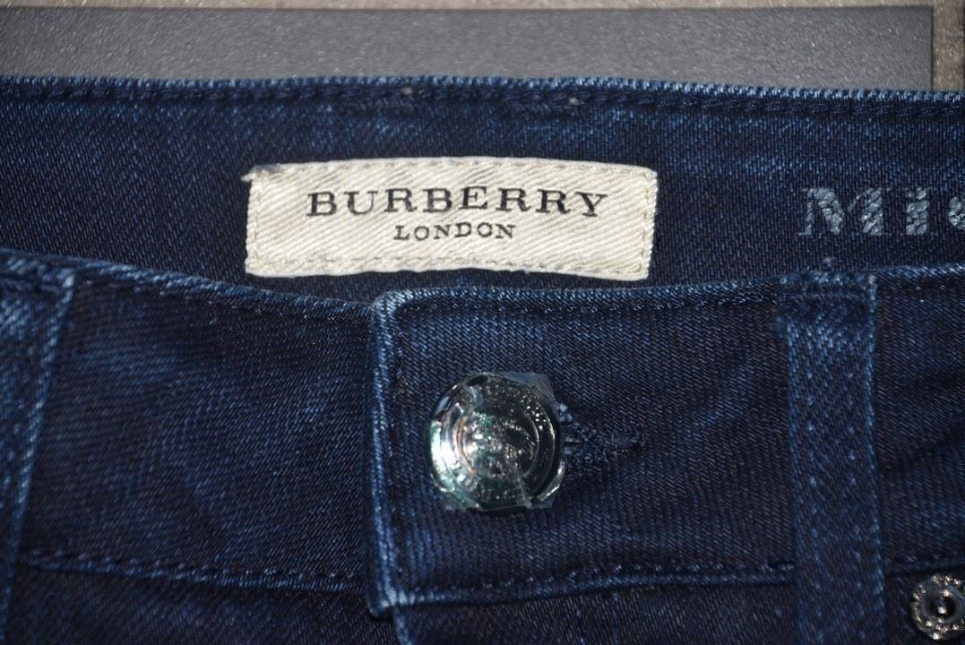 Burberry Pantaloni: Hose / Pantalon Burberry Denim .27 – Usato da Collonges venduto da Auganien 2