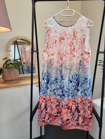 Robe sans manches à motif floral multicolore taille 44