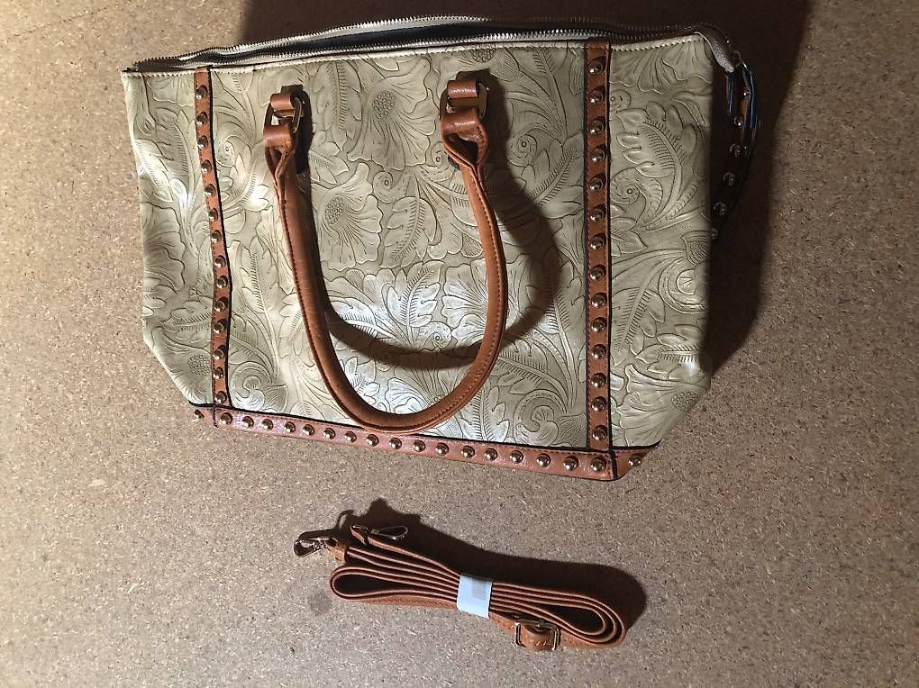 Sacs femmes: Sac en cuir – D'occasion à Riex par sie_ngx9
