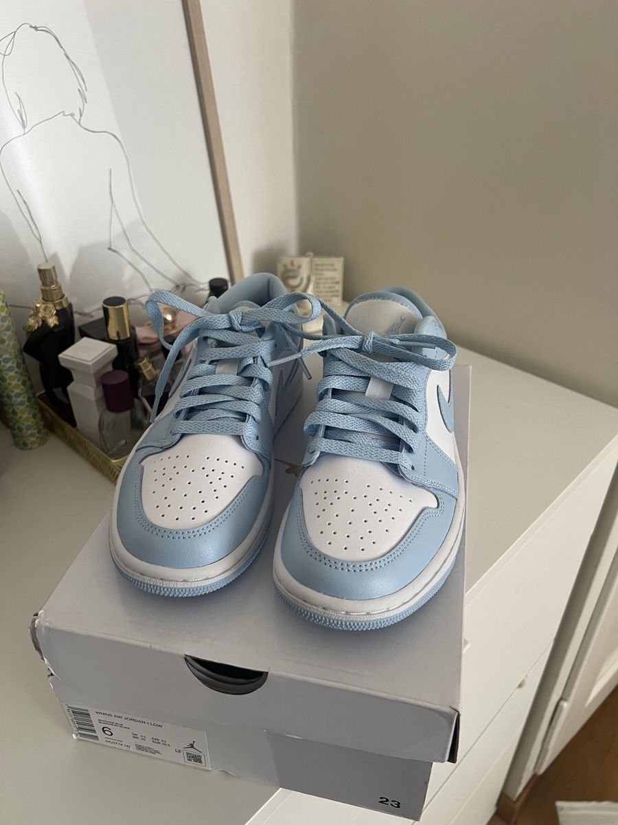 Nike Scarpe da donna: Nike Air Jordan 1 Low, hellblau, Gr. 36.5 – Nuovo e nell'imballaggio originale da Bern venduto da pesche789 2