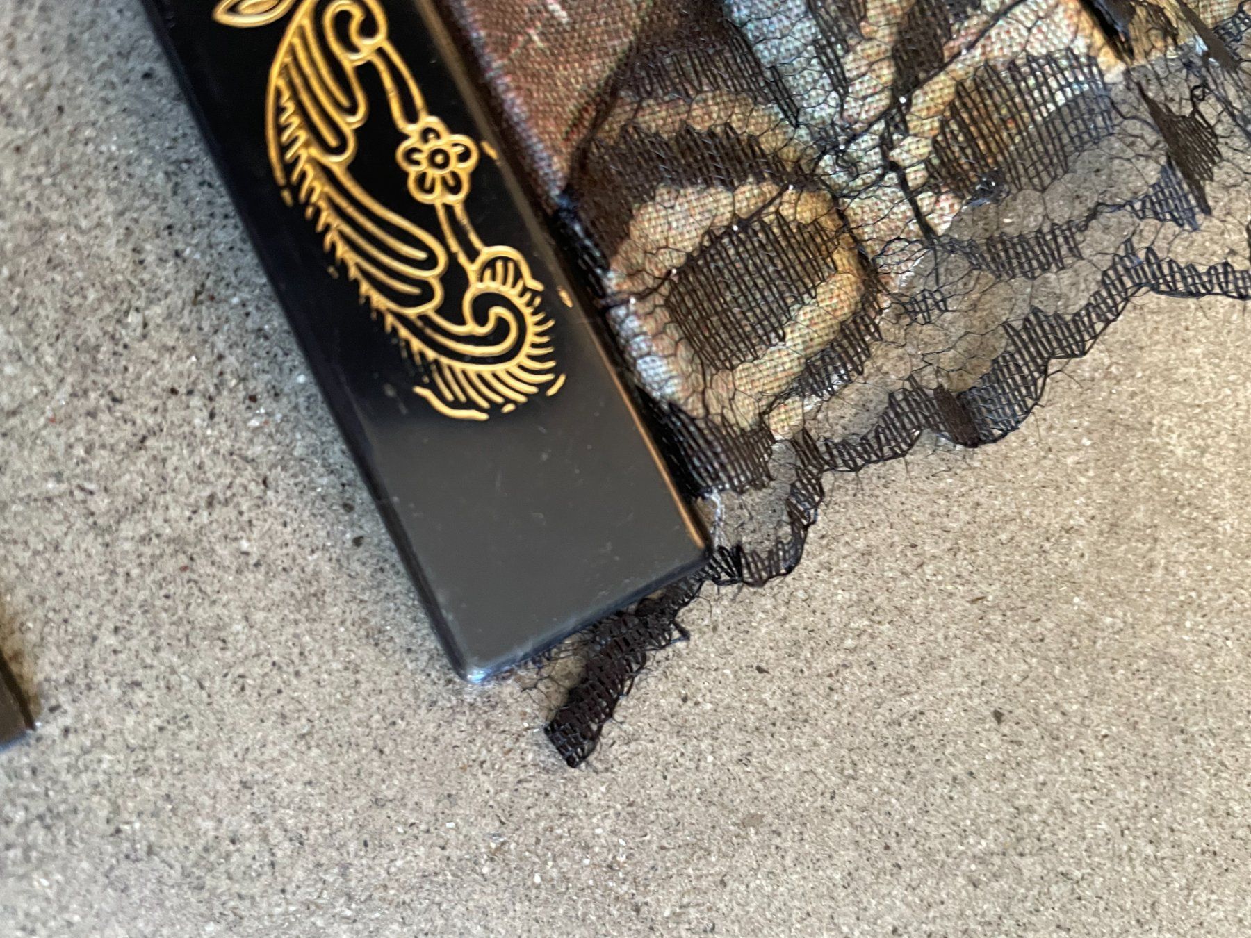 Tutte le decorazioni: Handfächer mit malerischem Blumenmotiv – Usato da Zofingen venduto da angito 3