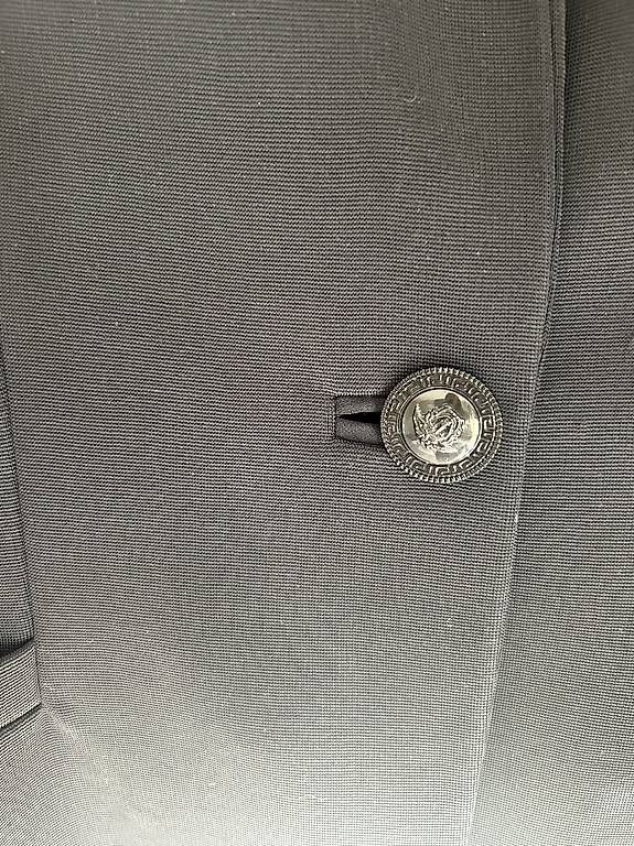 Giacche: Blazer Versace – Usato da Brüttisellen venduto da Sonjaelegiu 2