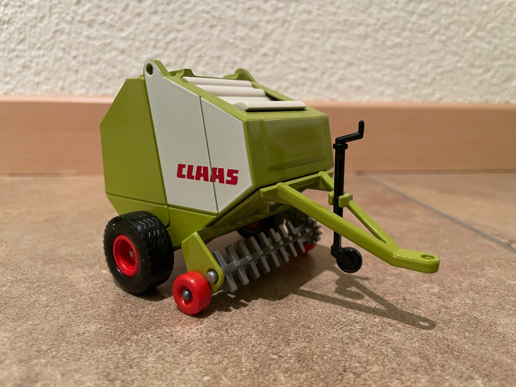 Claas Tutte le macchine: SIKU Claas Rundballenpresse – Nuovo e nell'imballaggio originale da Kreuzlingen venduto da Stefan1150 1