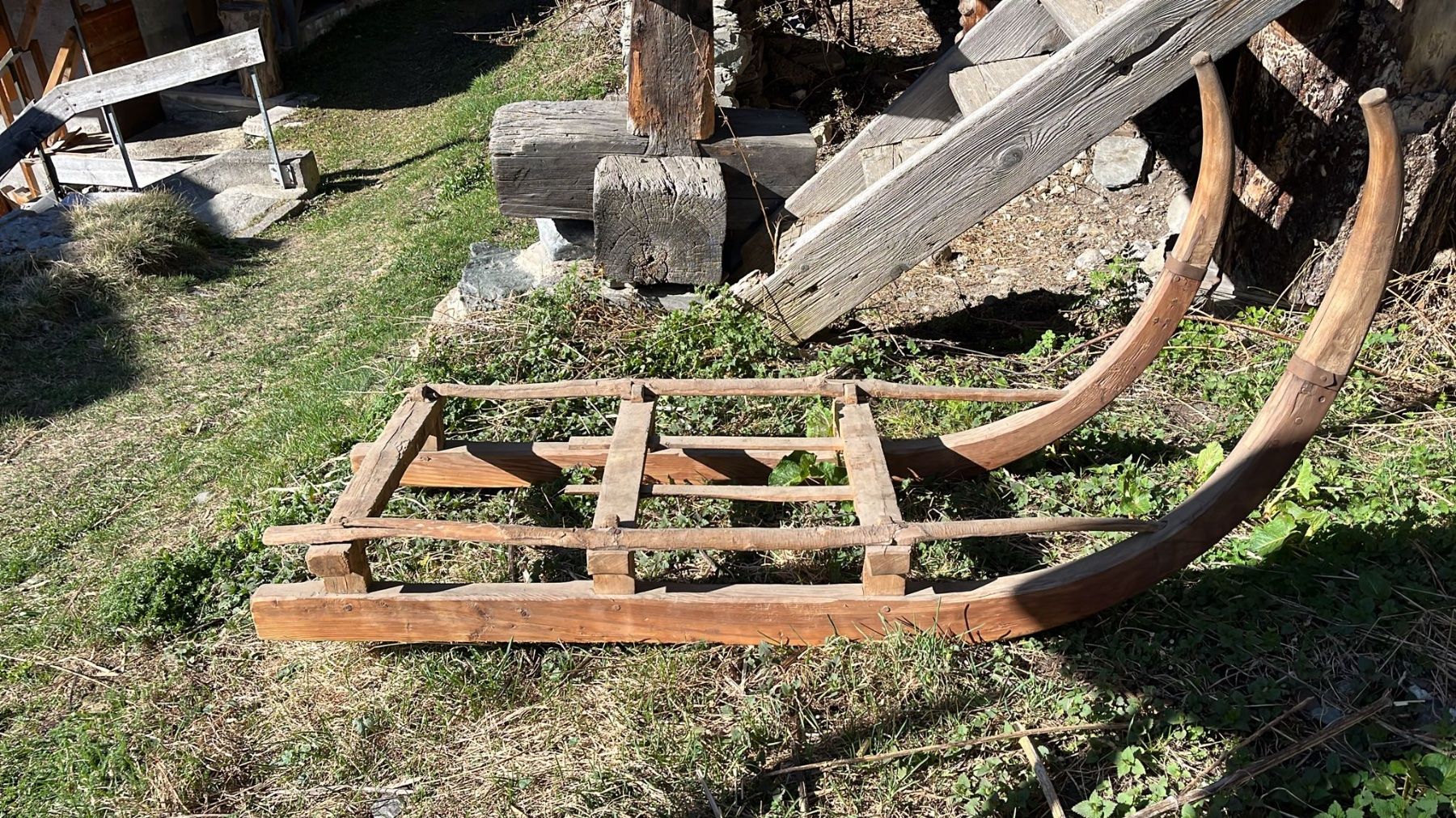 Slitta: Wunderschöne traditionelle Lötschentaler Hornschlitten – Usato da Solothurn venduto da Bagi1989