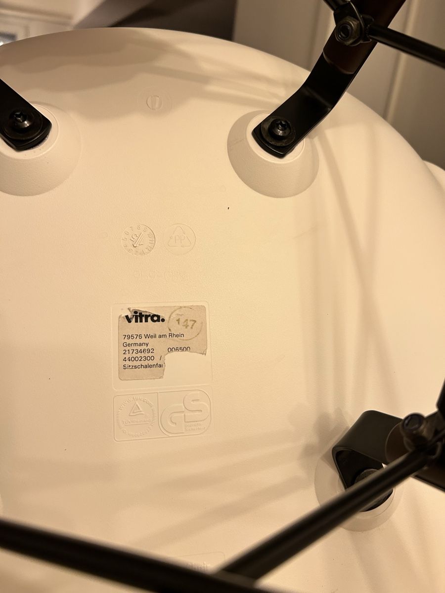 Eames Stühle: Vitra Eames Plastic Chair  – Neu (gemäss Beschreibung) aus Lyss von zbi_6xbx 5