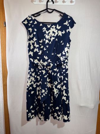 Kleid mit Schmetterlingsmuster von Closet London Gr. S