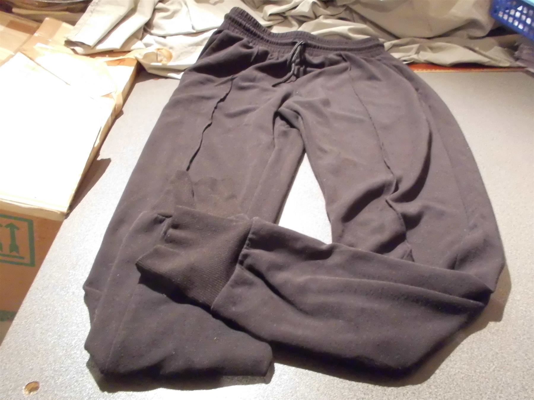 Pantaloni: Trainerhose ca. Grösse S, schwarz – Usato da Zürich venduto da abraxas1291