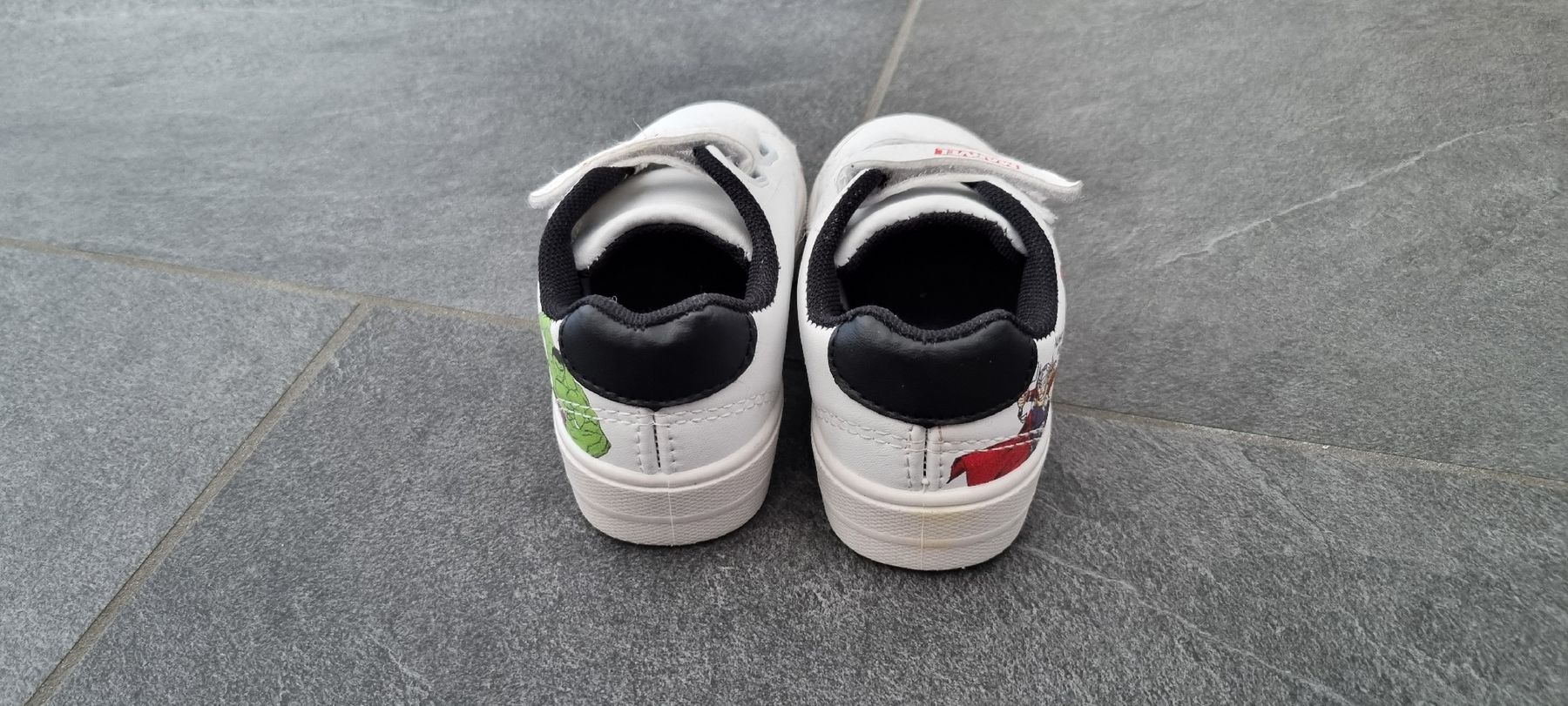 Scarpe per ragazzi: Marvel Avergers Turnschuhe Grösse 24 – Usato da Birmensdorf ZH venduto da borstenking 1
