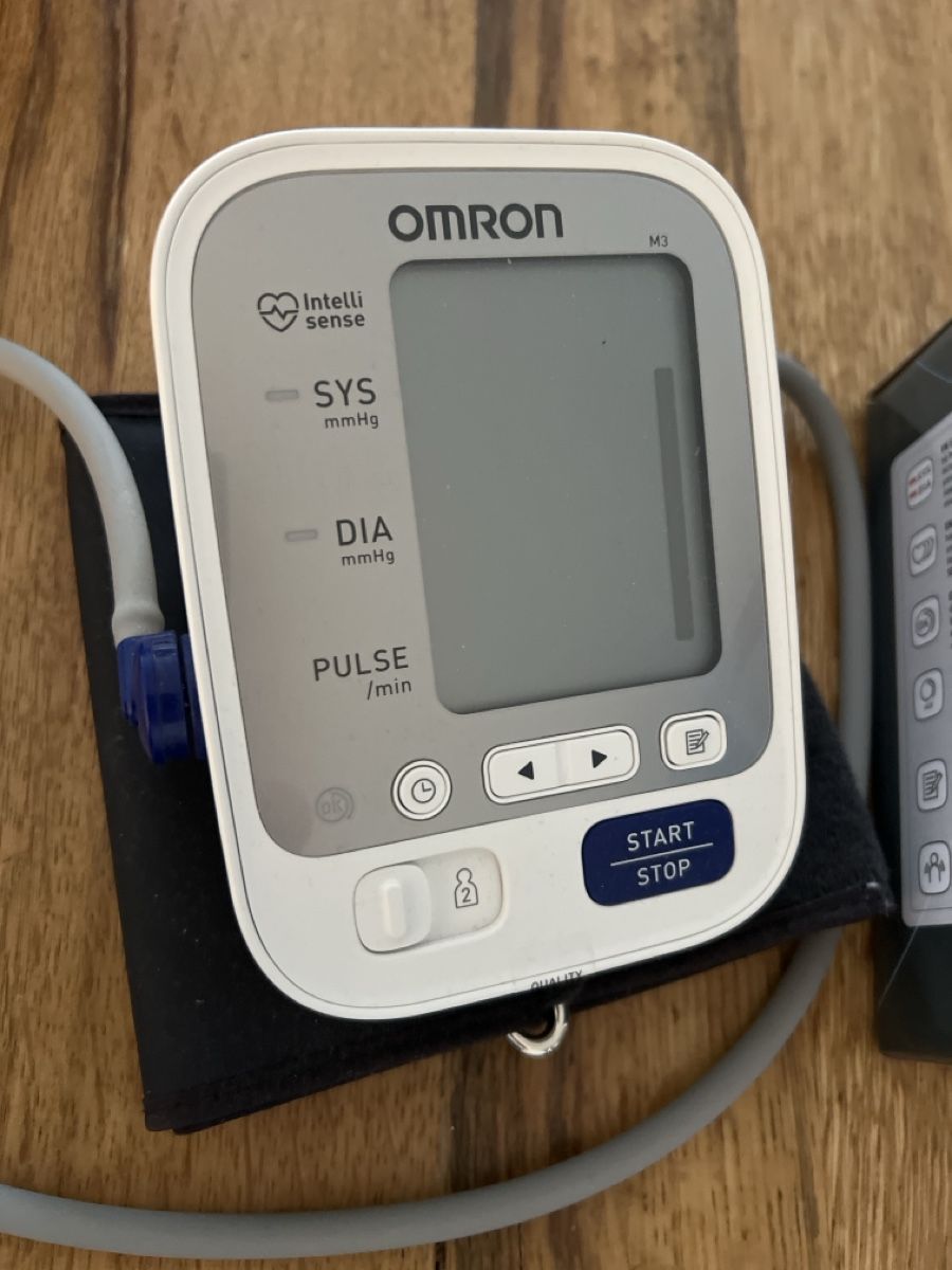 Omron Medizinische Geräte: Omron M3 Oberarm Blutdruckmessgerät Intellisense – Neu (gemäss Beschreibung) aus Emmenbruecke von Amstadc 1