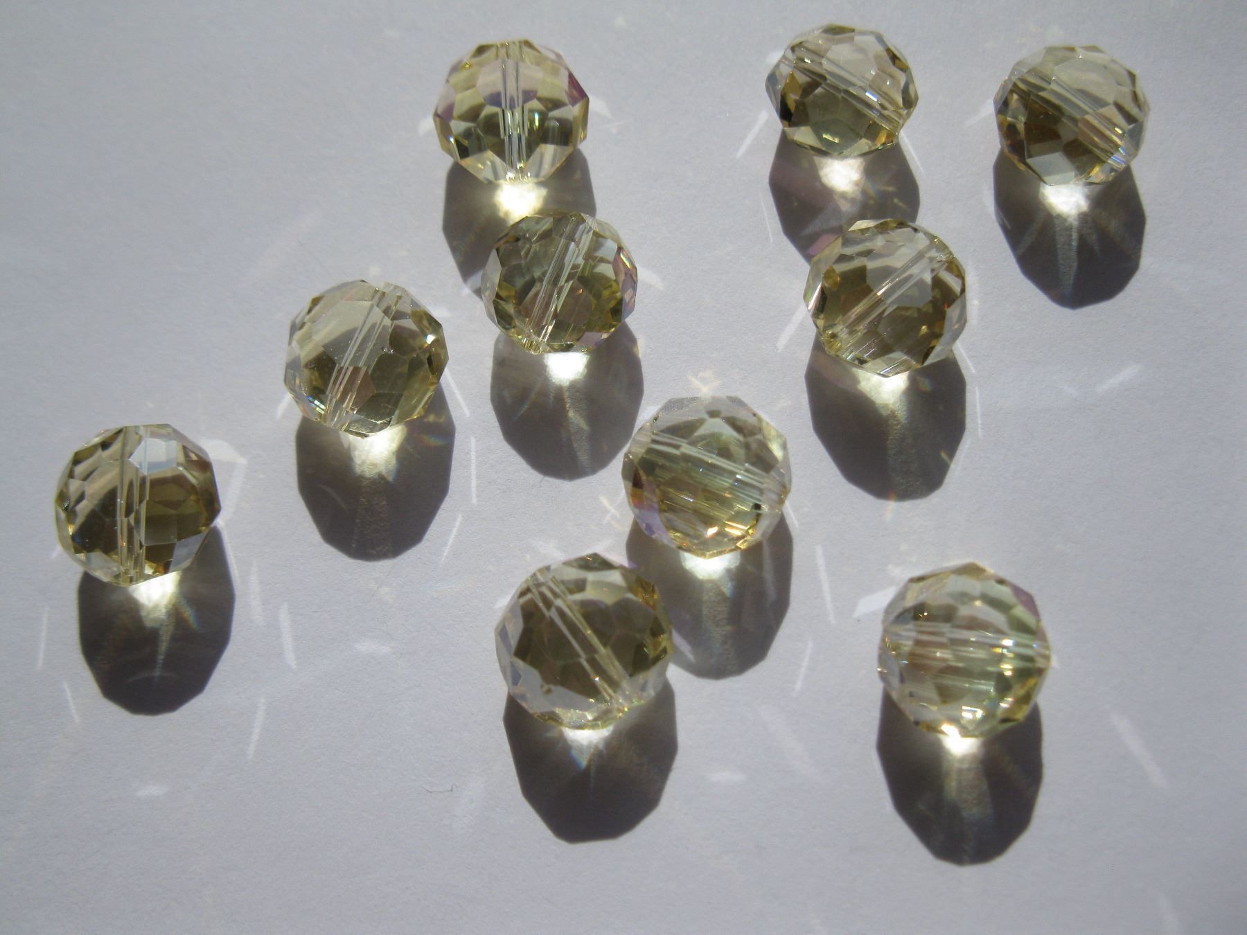 Perlen (unechte): 1 Strang Glasperlen Rondelle hellgelb AB, 10x7mm – Neu und originalverpackt aus St. Margarethen TG von LuanaKa 1
