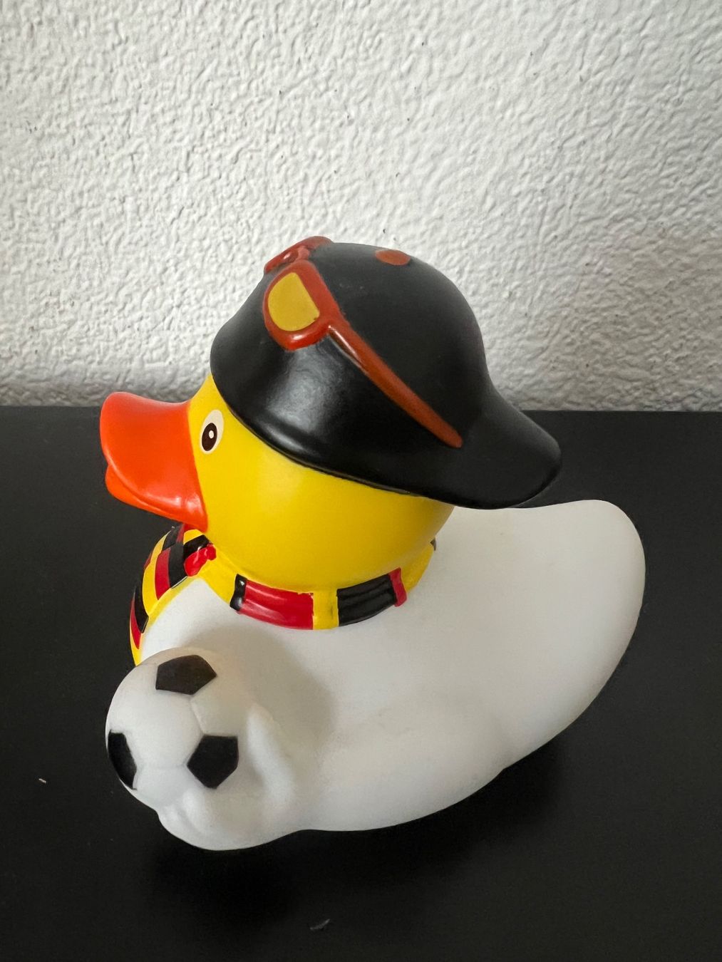 Lufthansa Statuette: Lufthansa First Class Ente Fußball EM 2024 – Nuovo (secondo la descrizione) da Zürich venduto da maausi 1