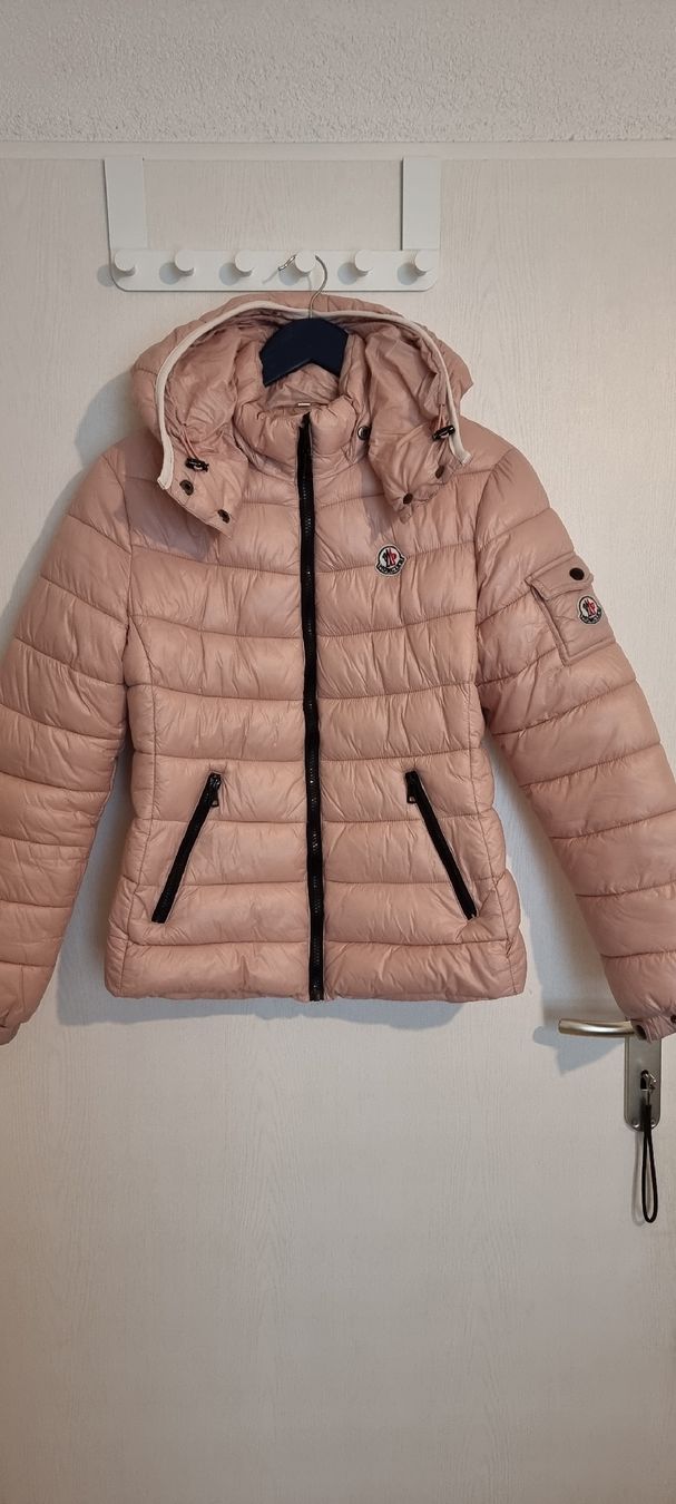 Giacche: Winterjacke Damen L eher M – Usato da Glattpark(Opfikon) venduto da TatianaVladimirova