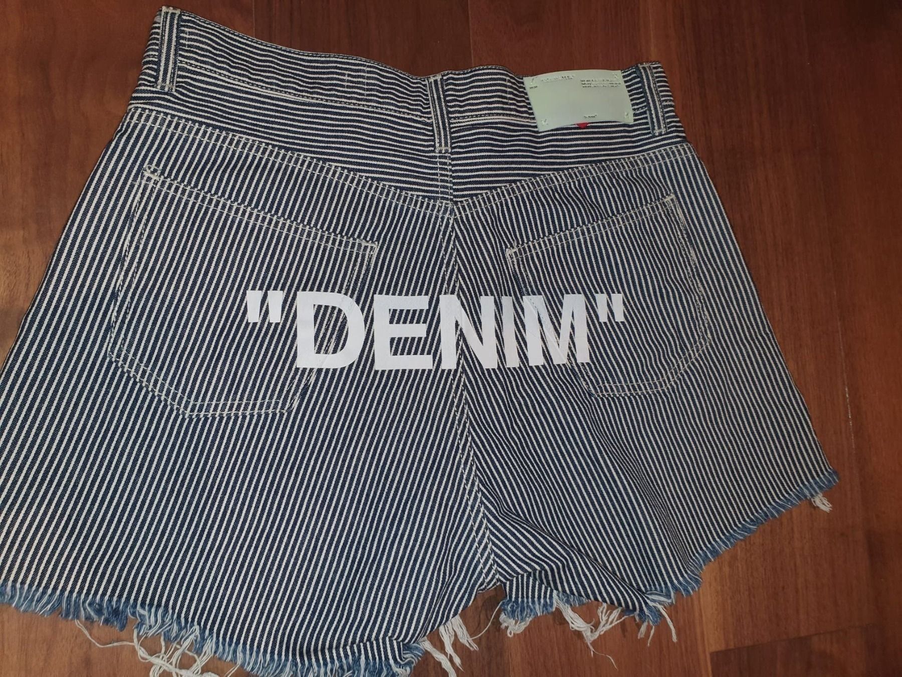 Jeans: Shorts Off-White c/o Virgil Abloh – Usato da St-Sulpice VD venduto da juhdu