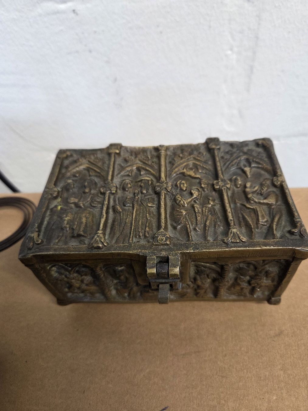 Barattoli: Antike Schmuckschatulle aus Bronze mit Relief – Usato da Dietikon venduto da Allegra34 3