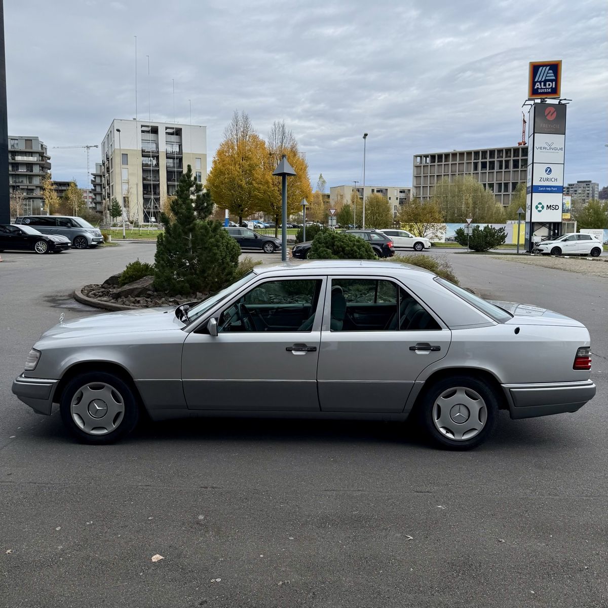 Mercedes-Benz Automobili: Mercedes-Benz E 280 W124 Mopf 2 – Usato da Luzern venduto da Domgjoni_Benz 4
